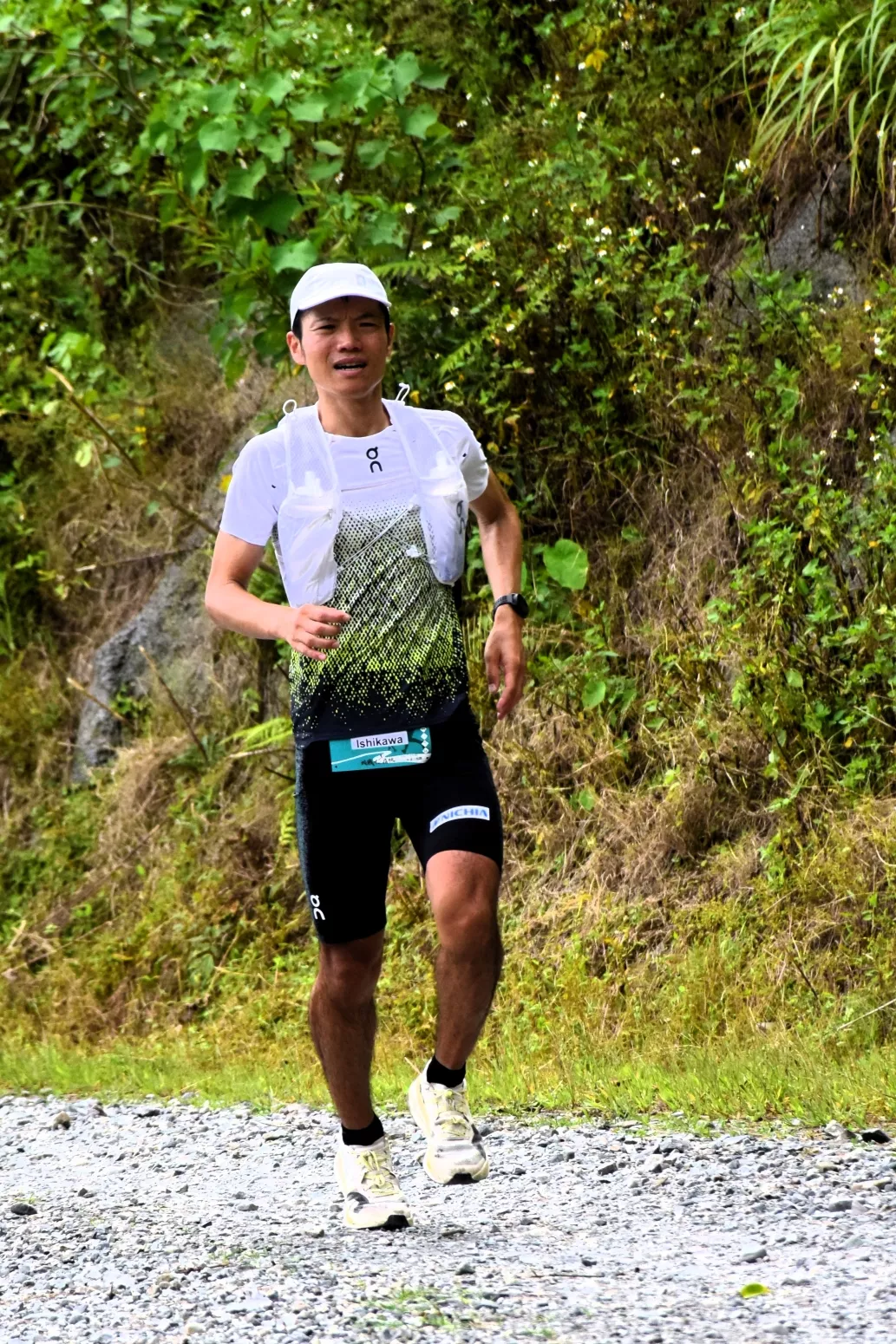 日本選手石川佳彥以09:17:00奪得百公里男子冠軍,順利完成衛冕。