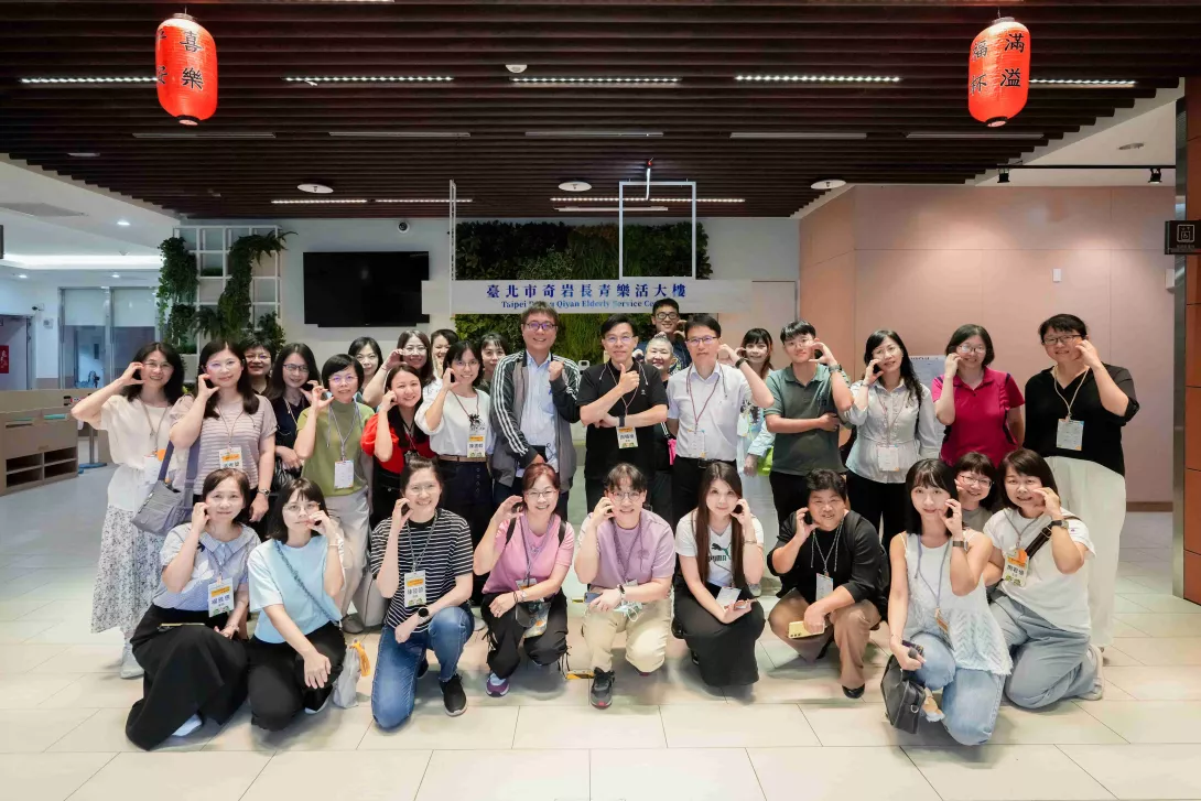 圖5:與會人員參觀士林靈糧堂社會福利協會奇岩長青樂活大樓合影