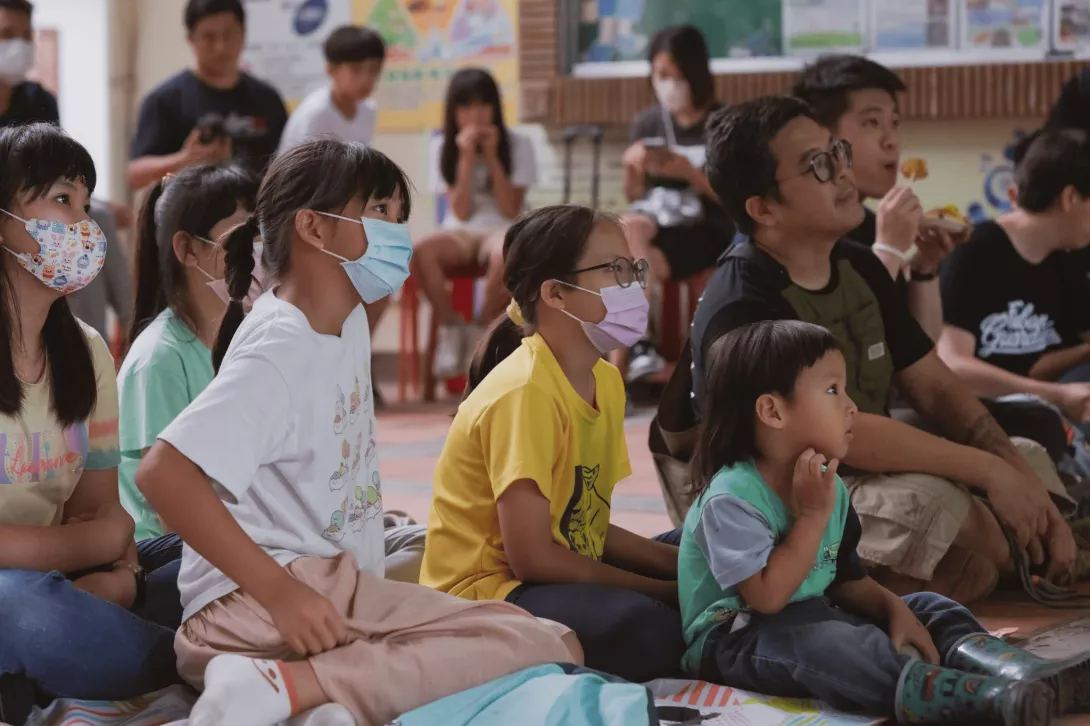 臺灣兒少節目《登山總動員》團隊到國小舉辦放映活動。圖/取自登山總動員 FB