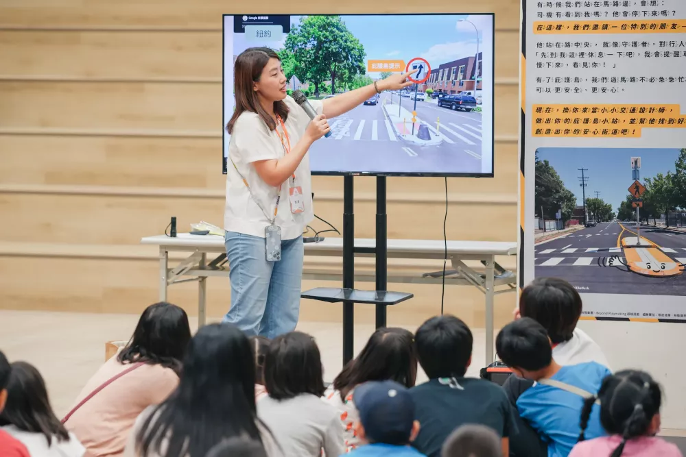 眼底城事編輯、城市規畫師胡紫寧帶大家認識庇護島。圖/裕隆提供