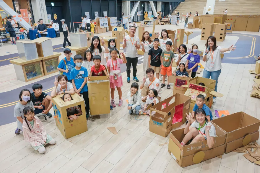 「跟上小腳丫 FUN 心過馬路」活動合照。圖/裕隆提供