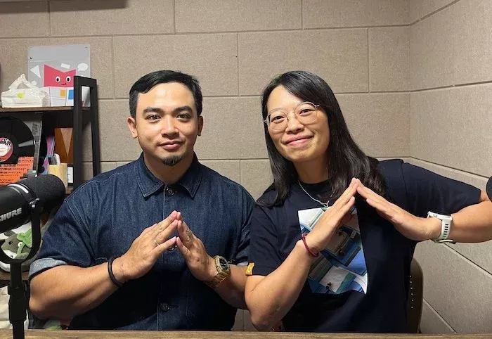 現任執行長陳彥翰(左)、書屋副執行長周杏蓉。攝/葉靜倫