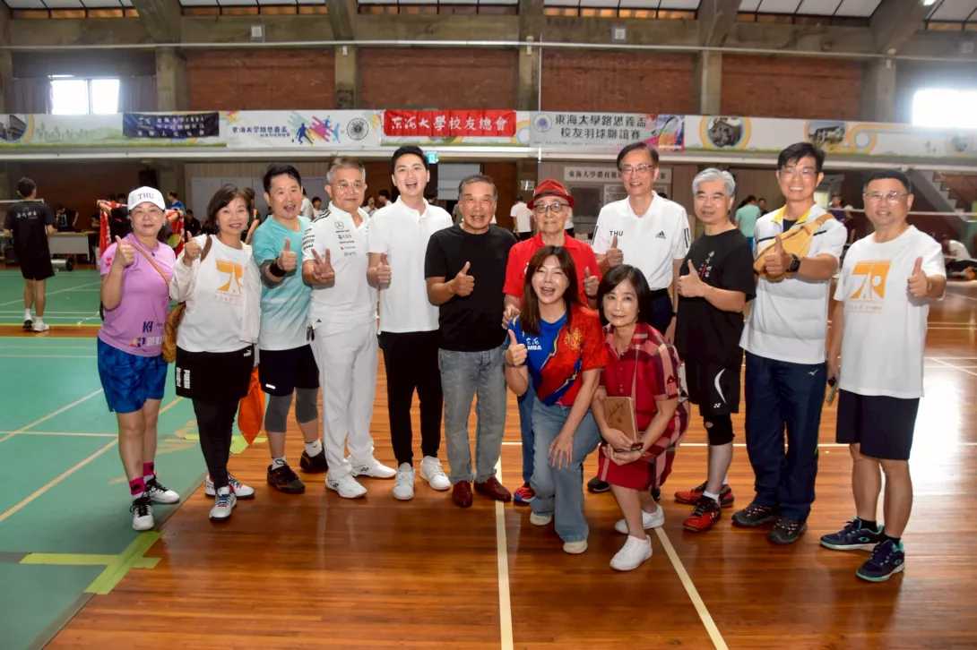 以上左三是承辦人高雄市校友會理事長周進松左2台中市東海大學校友會理事長邱于珊