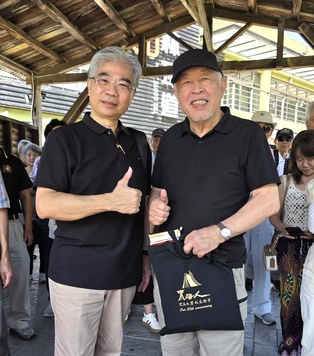 左葉世宗總會長右孫國明總經理
