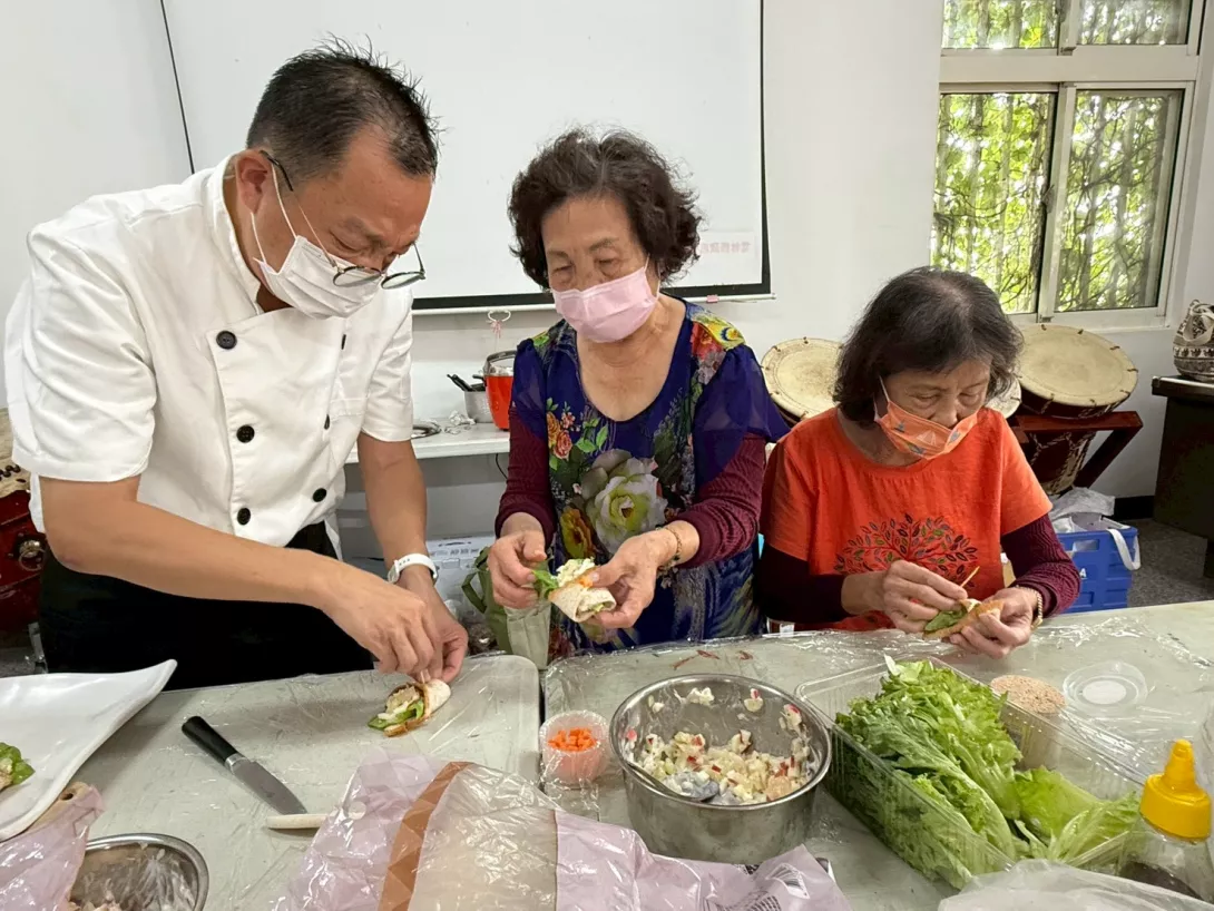 為支持友善耕作,現場更有五彩鮮蔬沙拉捲等創意料理,運用鹿北在地農產,展現農村多元風味與豐收意象。