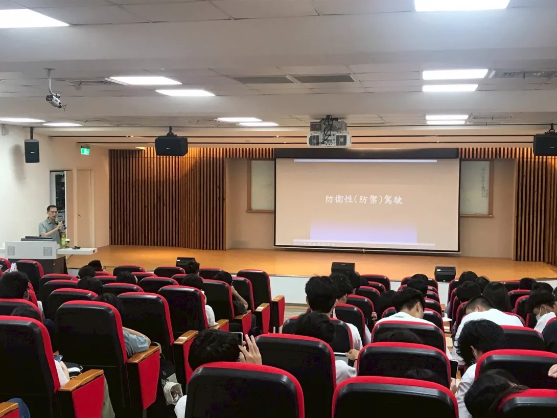 LINE_ALBUM_1141015交通安全入班第3節土木一甲、工管一乙_251015_7