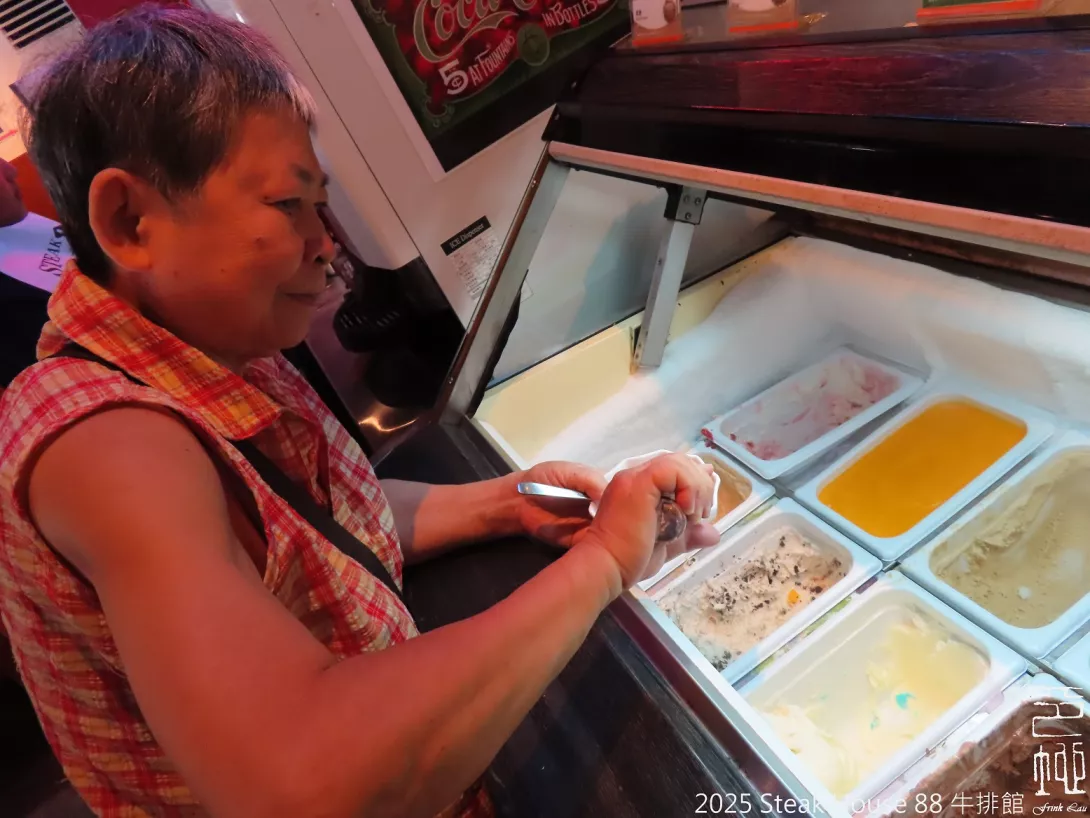 sFrinkLau20250815p09