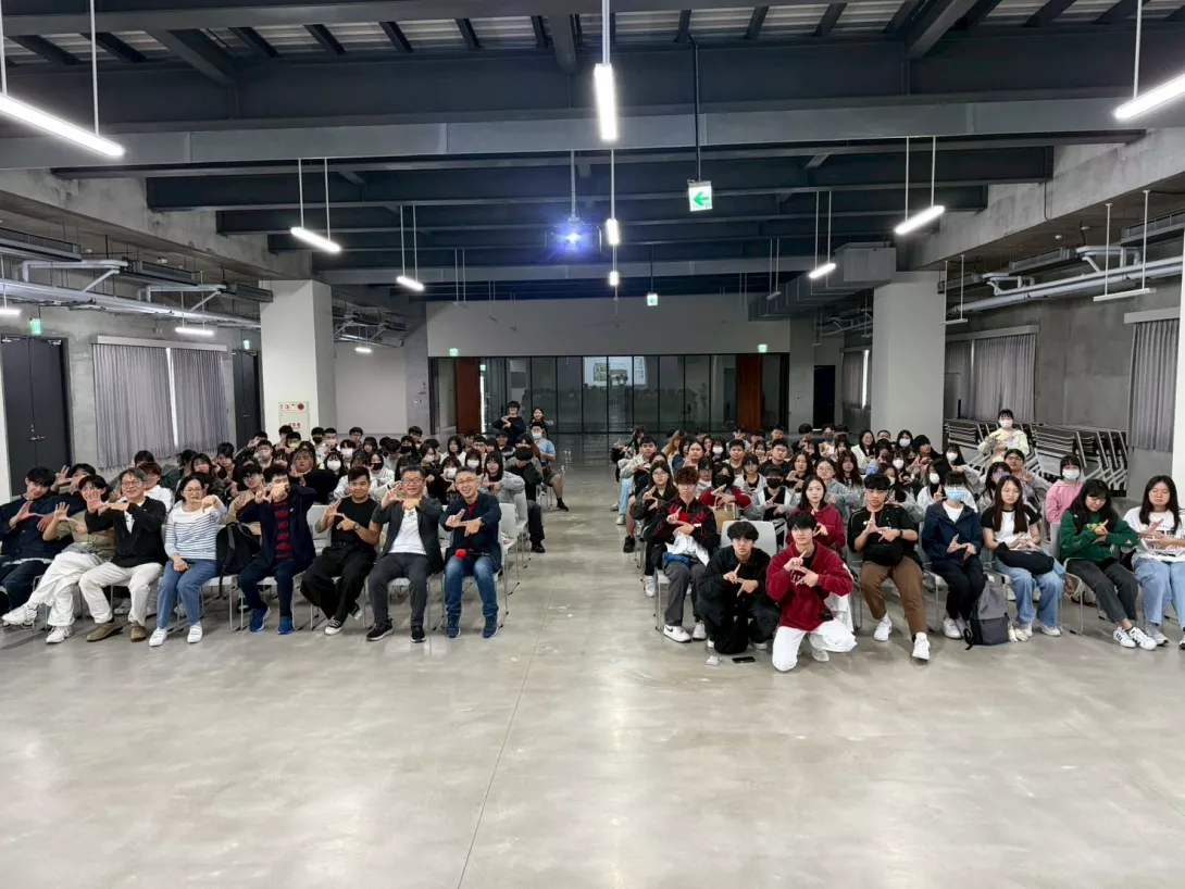 LINE_ALBUM_20251101企業實境教室_251102_120