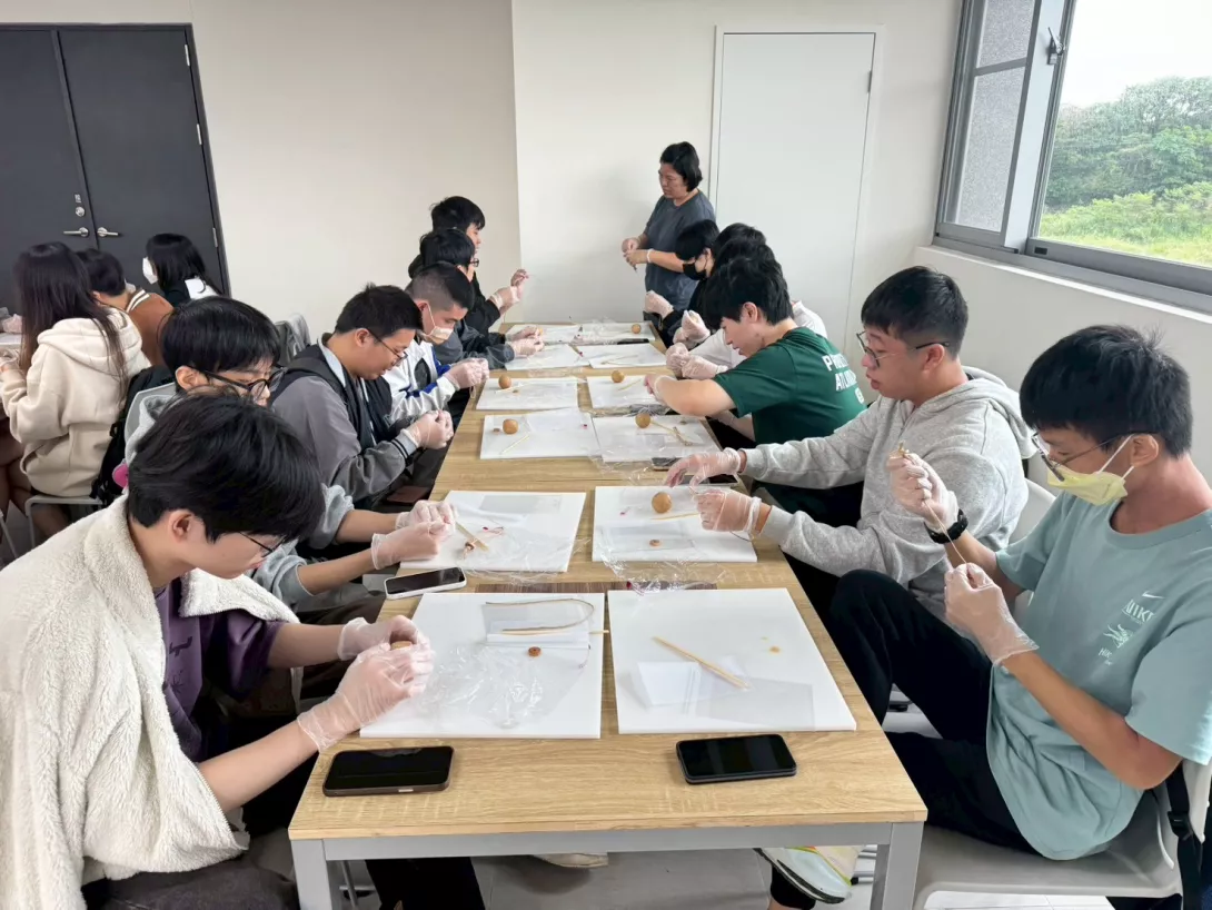 LINE_ALBUM_20251101企業實境教室_251102_31